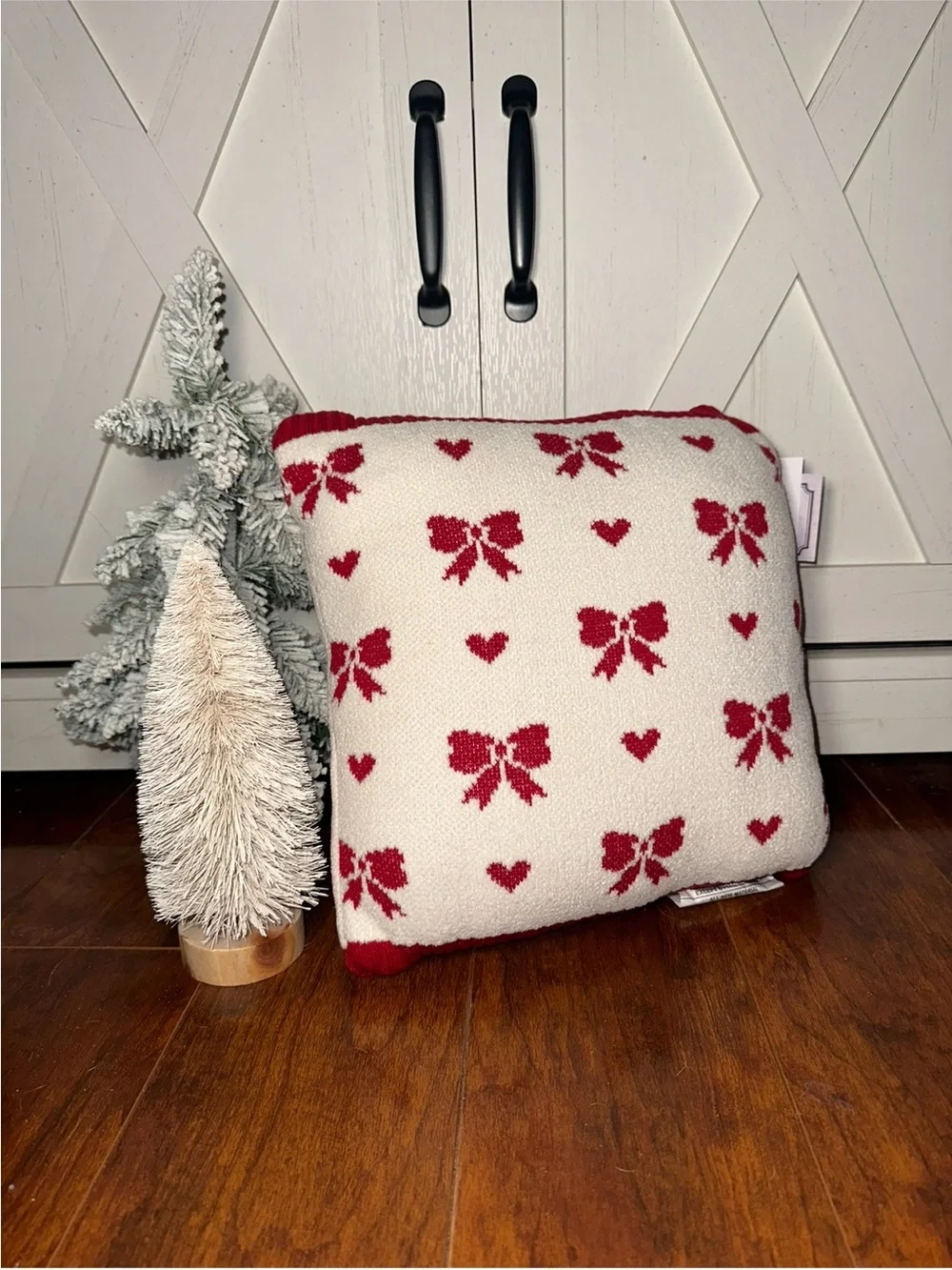 Red Bow & Hearts Knit Decorative Throw Pillow